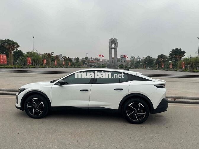 Peugeot 408 Trắng 5 chỗ