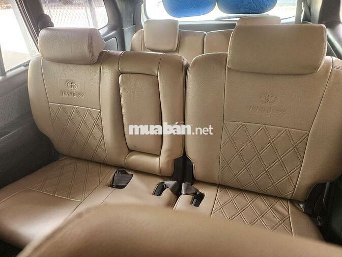 Toyota Innova 2.0E 2013 Bạc