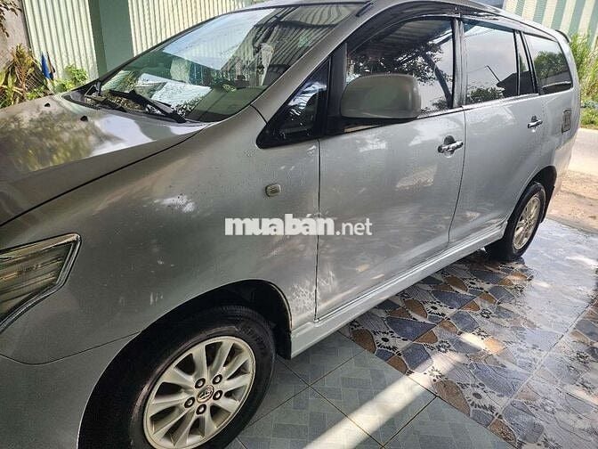 Toyota Innova 2.0E 2013 Bạc