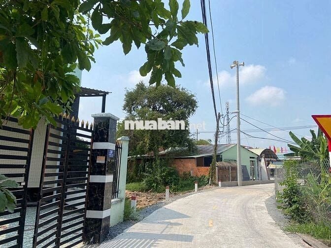 Cho thuê nhà cấp 4 (5m x 30m) đường 178 Bình mỹ, Hẻm 5m