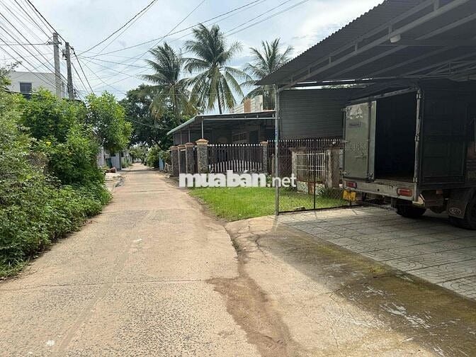 Bán nhà cấp 4.208m2 ngang 6,7m dài 30,8m Nở Hậu 7m. Ngay chợ Suối Cát