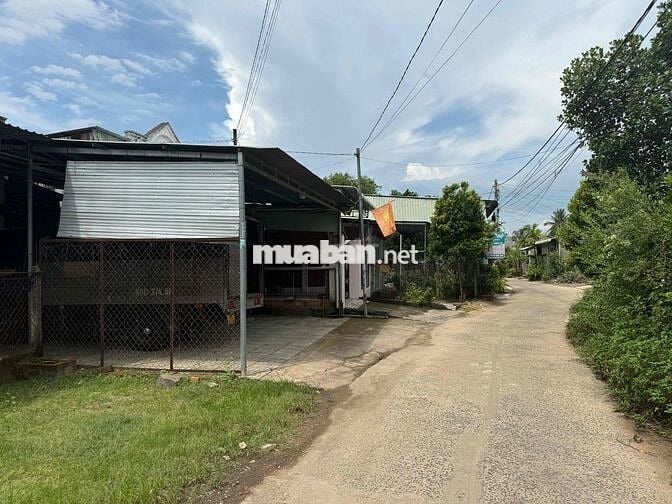Bán nhà cấp 4.208m2 ngang 6,7m dài 30,8m Nở Hậu 7m. Ngay chợ Suối Cát