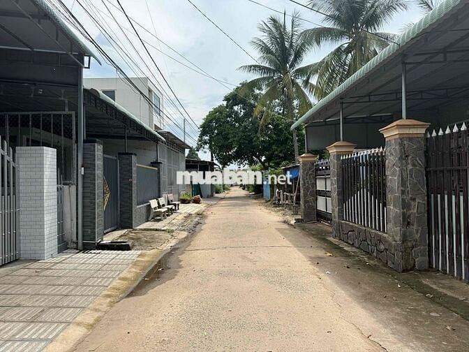 Bán nhà cấp 4.208m2 ngang 6,7m dài 30,8m Nở Hậu 7m. Ngay chợ Suối Cát