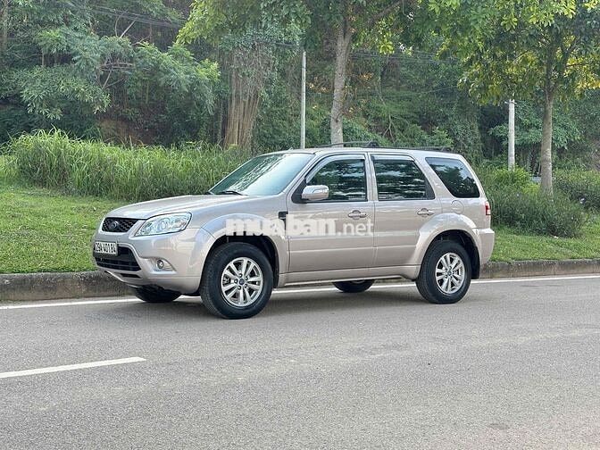 Ford Escape SUV số tự động gầm cao, full đồ chơi