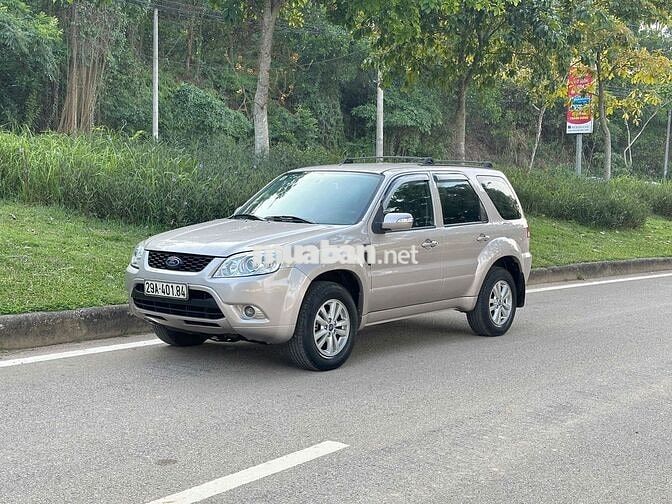 Ford Escape SUV số tự động gầm cao, full đồ chơi