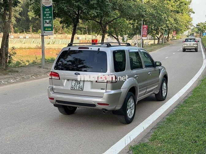 Ford Escape SUV số tự động gầm cao, full đồ chơi