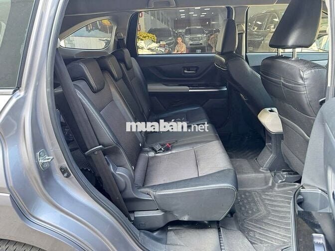 Toyota Veloz Top 2024 Xám 7 chỗ