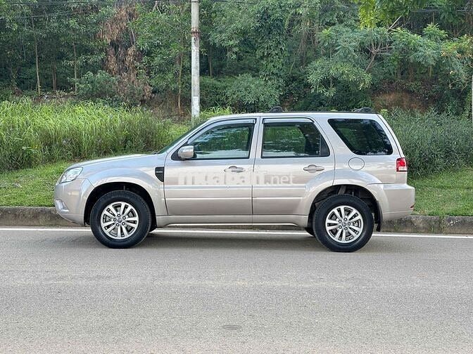Ford Escape SUV số tự động gầm cao, full đồ chơi