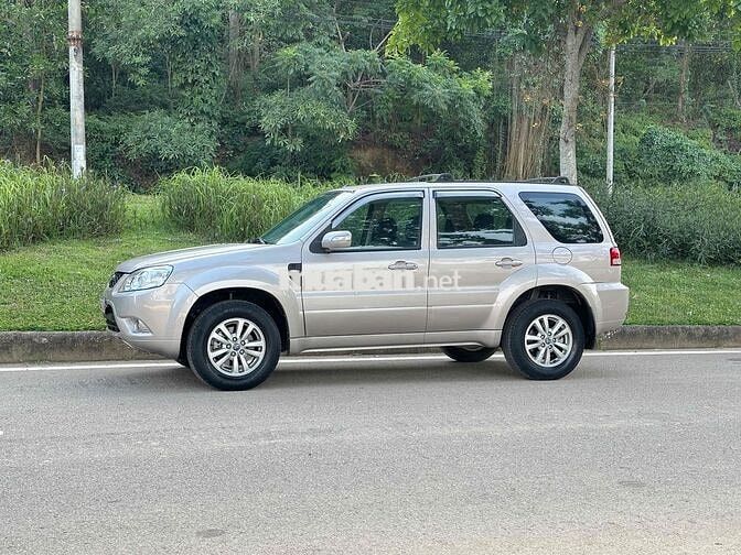Ford Escape SUV số tự động gầm cao, full đồ chơi