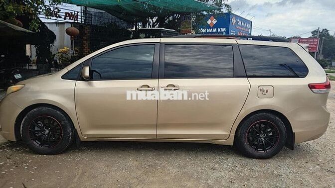 Toyota Sienna 2010 2.7 LE Vàng cát