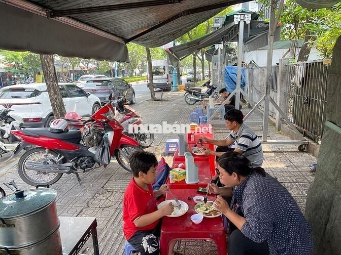 Cho thuê vỉa hè mặt tiền đường lớn
