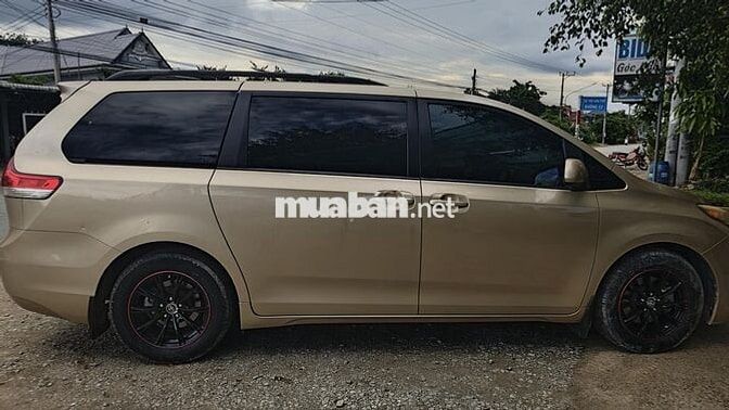 Toyota Sienna 2010 2.7 LE Vàng cát