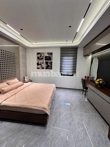 Bán nhà 4,2X16m, 4 tầng, Thang máy, Hẻm 6m Phan Huy Ích