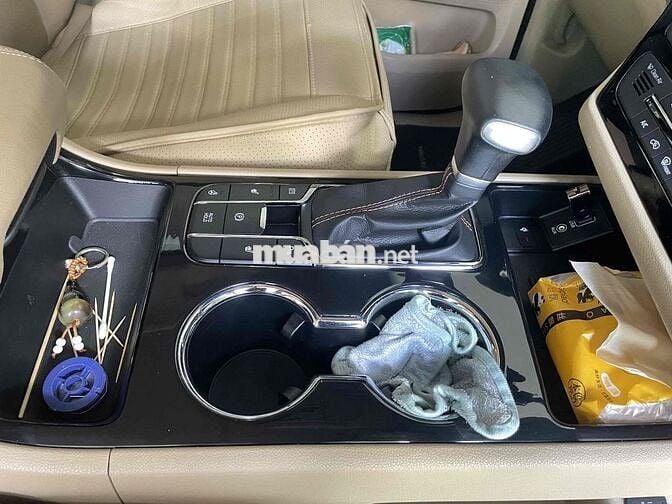 Kia Sedona Luxury 7 chỗ Dầu Số tự động Trắng