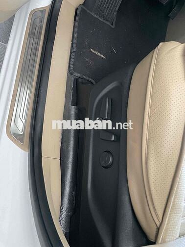 Kia Sedona Luxury 7 chỗ Dầu Số tự động Trắng