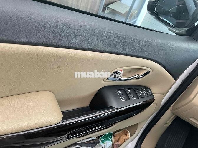 Kia Sedona Luxury 7 chỗ Dầu Số tự động Trắng
