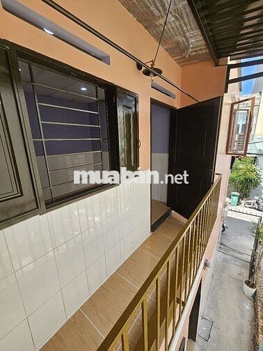 Nhà ở 2 tầng 25m2,có ban công,khóa vân tay,2.500k,ngay chợ Thạnh Xuân