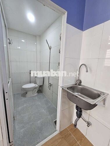 Nhà ở 2 tầng 25m2,có ban công,khóa vân tay,2.500k,ngay chợ Thạnh Xuân