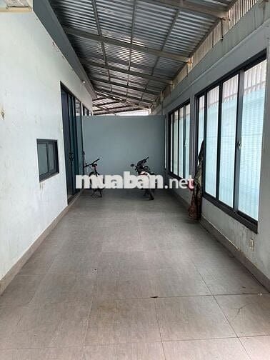 -  Giáp Q7, ĐH Mở, TĐT, RMI , Cửa Sổ Trời, Rộng, Thoáng mát .