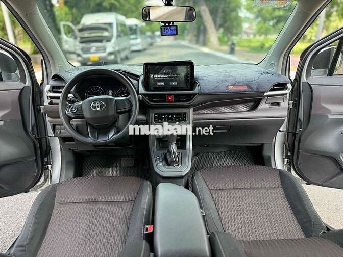 Toyota Avanza Premio 2023 Số tự động 7 chỗ Xám bạc
