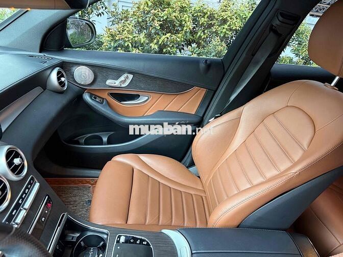 Mercedes-Benz GLC300 2022 Đen 33000 km