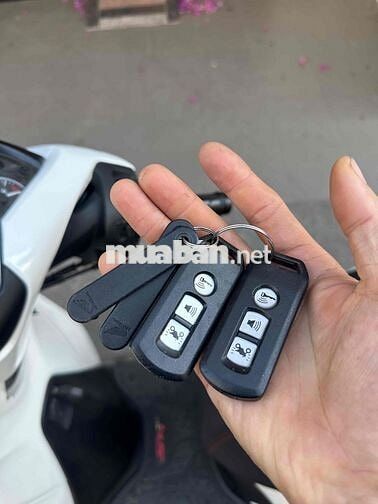 cần bán xe SH 150/2019 chính chủ ký bán xe như moi
