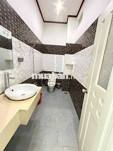 Nhà lầu góc 2 mặt tiền KDC Công Trình 8