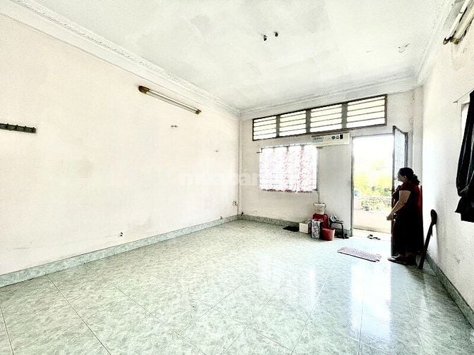 Mặt tiền Thuận Kiều ngay Chợ Rẫy, Làng Nhà Thuốc, DT 63m2 ngang 4,5m, 