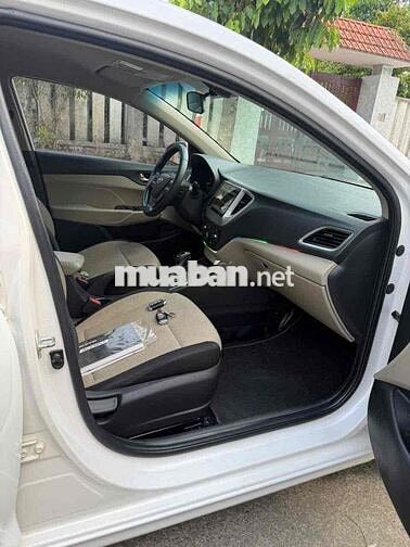 Hyundai Accent 2018 Số tự động 80000 km Trắng