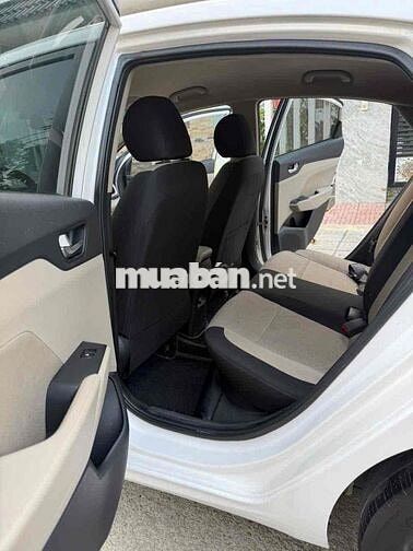 Hyundai Accent 2018 Số tự động 80000 km Trắng