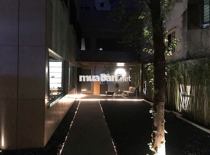 CHO THUÊ TÒA NHÀ MẶT TIỀN 20M - SỬ DỤNG 350m2 TRUNG TÂM QUẬN 1