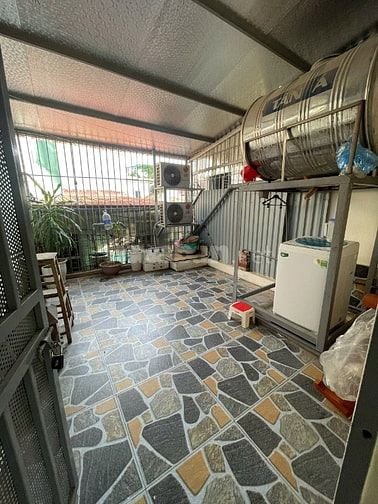 Cho thuê nhà khu Tân Mai DT 26 m2 x 5 tầng, cách 15m ra đường ô tô