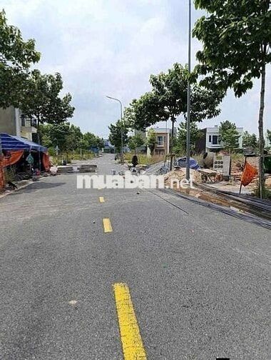 Cần bán và thiện chí bán nhà lầu Mỹ Phước 3 Bến Cát Bình Dương