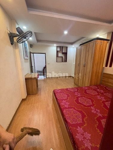 Cho thuê nhà khu Tân Mai DT 26 m2 x 5 tầng, cách 15m ra đường ô tô