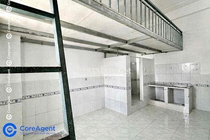 CHO THUÊ PHÒNG GÁC CAO 2 CỬA SỔ TRỜI TO THOÁNG GẦN NGÃ 4 BỐN XÃ