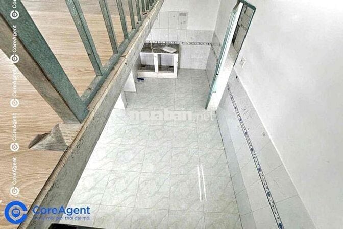 CHO THUÊ PHÒNG GÁC CAO 2 CỬA SỔ TRỜI TO THOÁNG GẦN NGÃ 4 BỐN XÃ