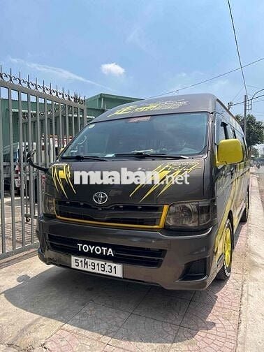 Toyota Hiace Limousine 9 chỗ cả tài xế máy dầu