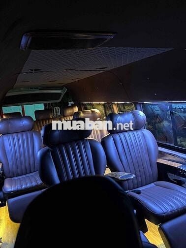 Toyota Hiace Limousine 9 chỗ cả tài xế máy dầu