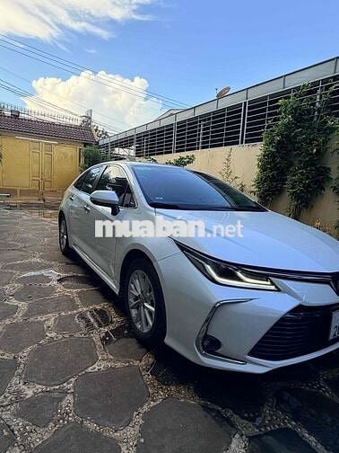 Toyota Altis 2022 Nhập khẩu Trắng