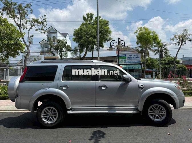 Ford Everest 2011 2.6MT 4x4 Bạc
