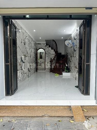 Chính chủ cho thuê nhà 5 tầng: 23m2 x 5 tầng nguyên căn mặt phố Trần K