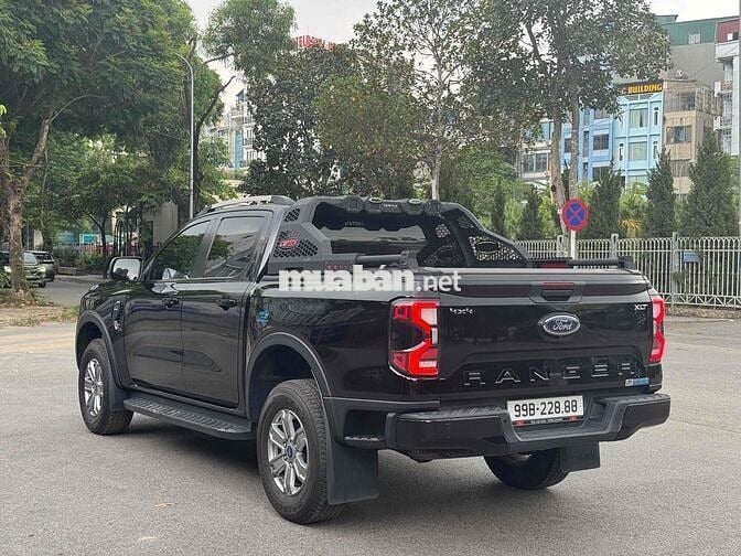 Ford Ranger XLT 2022 Tự động Đen 9 vạn