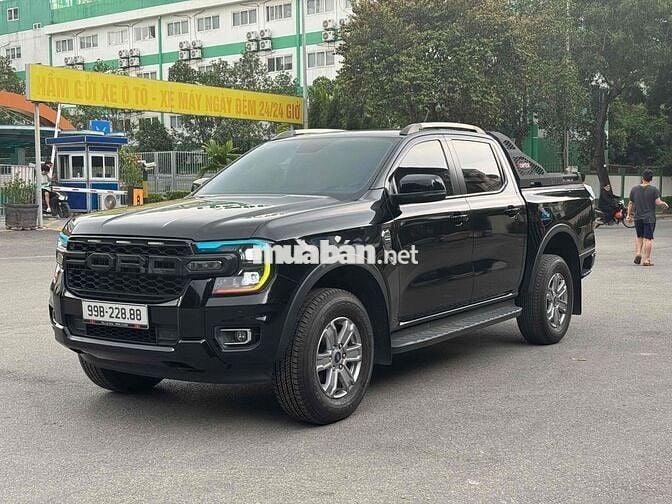 Ford Ranger XLT 2022 Tự động Đen 9 vạn
