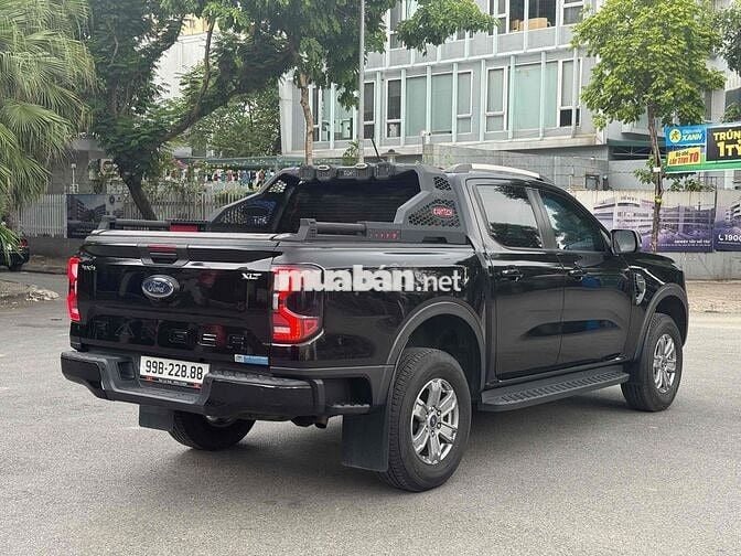 Ford Ranger XLT 2022 Tự động Đen 9 vạn