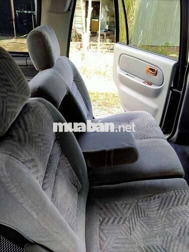 Isuzu Highlander 8 chỗ Đen