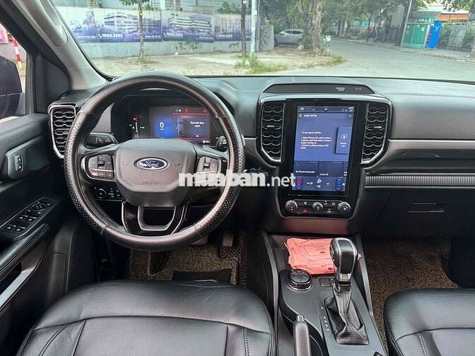 Ford Ranger XLT 2022 Tự động Đen 9 vạn