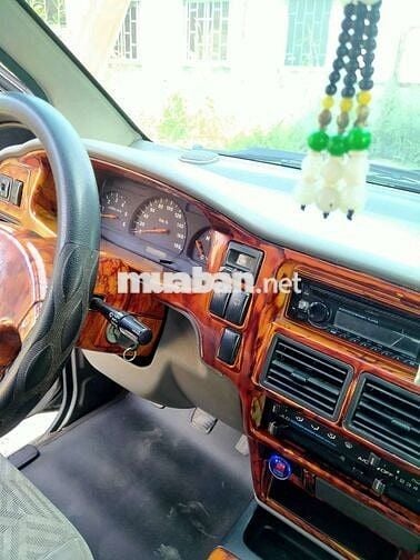 Isuzu Highlander 8 chỗ Đen