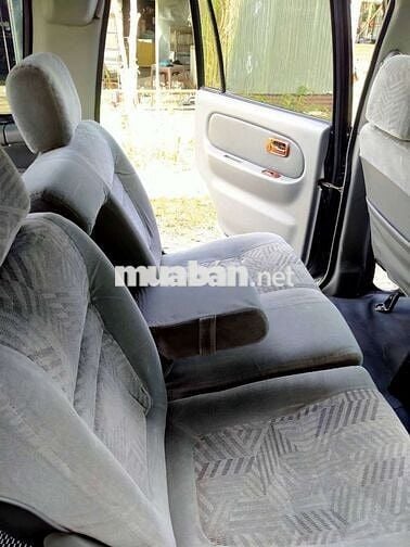 Isuzu Highlander 8 chỗ Đen