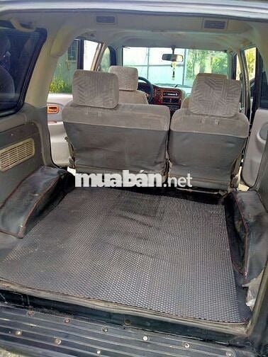 Isuzu Highlander 8 chỗ Đen