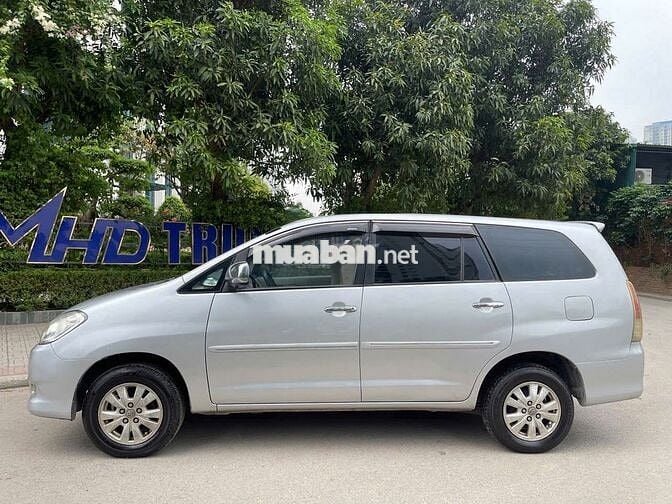Toyota Innova 2.0G Số sàn Bạc 168.000 km